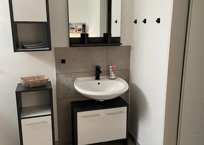 Mit Garten Und Pool In Ostseenaehe *